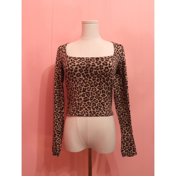 GAGA Tops - GAGA Leopard Print Long Sleeve Top